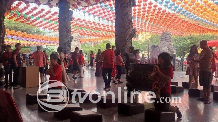 Vihara Maitreya Cemara Asri Padati Pengunjung Sambut Tahun Baru Imlek 2025