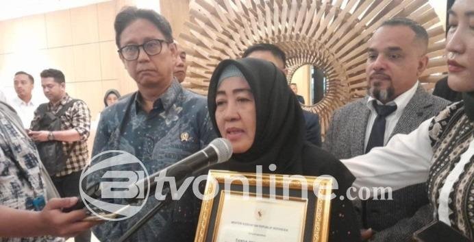 Menkes Budi Beri Penghargaan pada dr ARL, Korban Bullying PPDS Undip, Sebagai Bentuk Apresiasi atas Perjuangannya