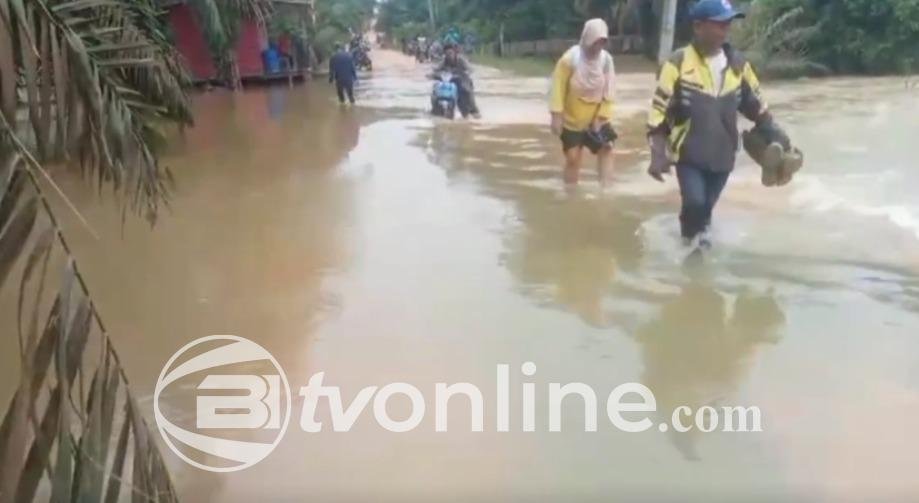 Jalan di Bahar Selatan 4 Hari Terendam Banjir, Aktivitas Warga Terganggu
