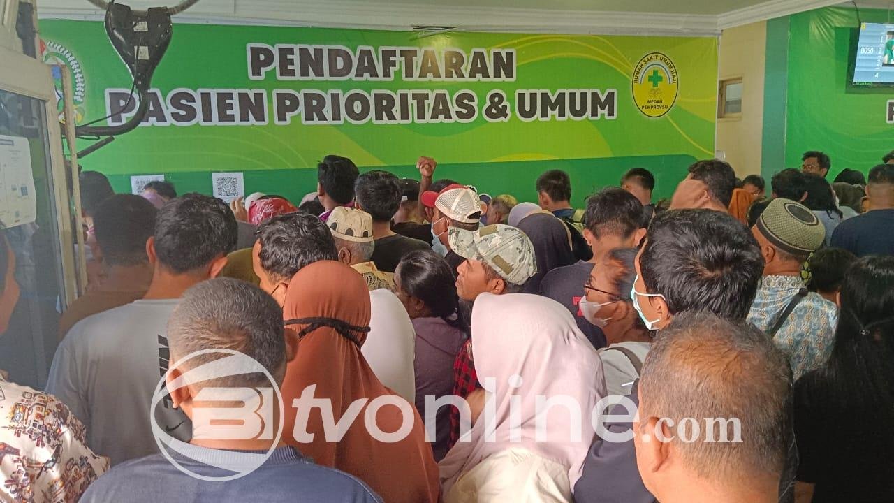 Gangguan Jaringan BPJS, Ruang Pendaftaran Pasien di RS Haji Membludak