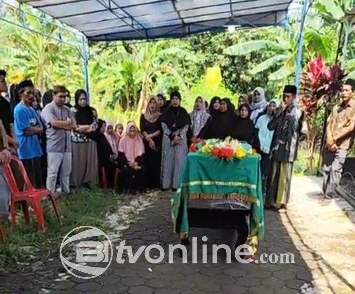 Isak Tangis Warnai Pemakaman Pramugari Osima Yukari, Korban Kebakaran Glodok Plaza