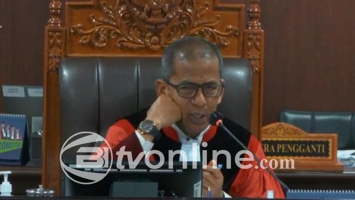 Tertawa Saat Sidang, Saldi Isra Tanyakan Partisipasi Pemilih di Pilkada Medan yang Hanya 34%