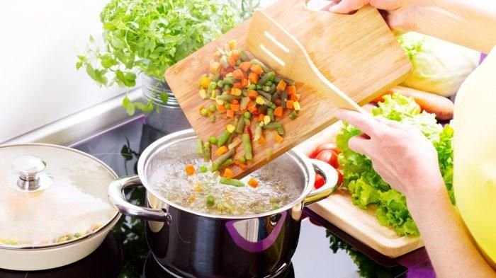 Hati-Hati! Cara Memasak Sayur yang Salah Bisa Hancurkan Kandungan Gizi