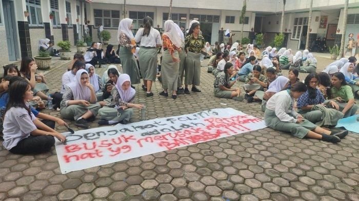 Unjuk Rasa Seratusan Siswa SMK Negeri 10 Medan, Tuntut Pendaftaran PTN Jalur SNBP Segera Dibuka