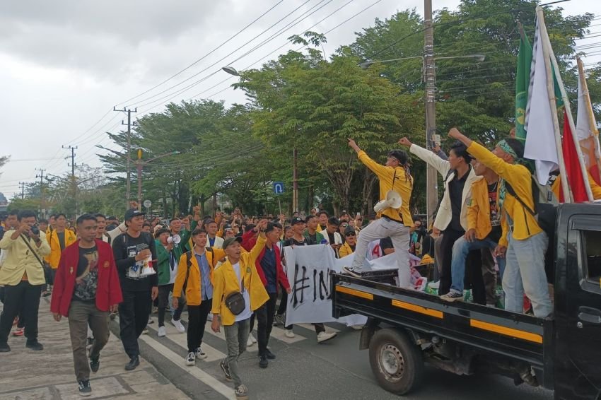 Mahasiswa Gelar Demonstrasi di Palangka Raya, Soroti “Indonesia Gelap” dan Prioritas Anggaran Pemerintah