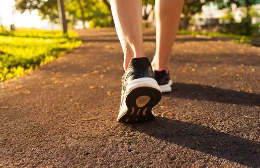 Jalan Kaki Setiap Hari Bisa Bikin Perut Lebih Ramping, Benarkah?