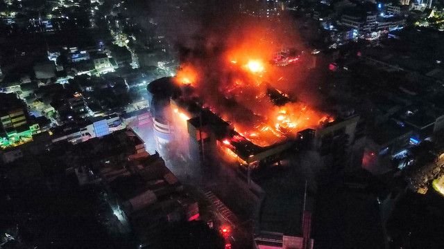 Polisi Hentikan Pencarian Korban Kebakaran Glodok Plaza, Jakarta Barat