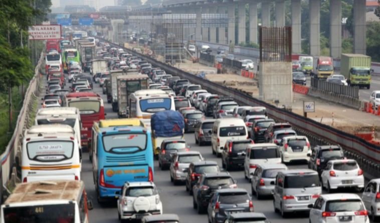 Kepadatan Lalu Lintas Menggila di Tol Jakarta: Jagorawi, Japek, dan Janger Terjadi Macet