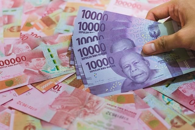 Rupiah Melemah 0,09% pada Perdagangan 13 Februari 2025, Diperkirakan Akan Menguat Hari Ini