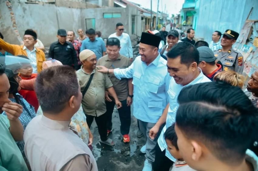 Pasca Kebakaran di Tanjung Tiram, Pj. Bupati dan Bupati Terpilih Batu Bara Baharuddin Siagian Beri Santunan Korban