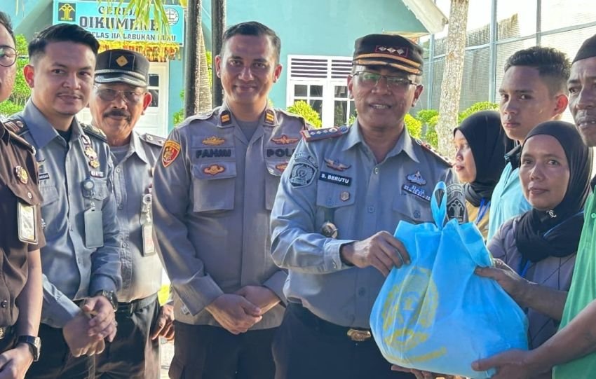 Kembali Adakan Bantuan Sosial, Kalapas Labuhan Ruku Bagikan 93 Paket Sembako