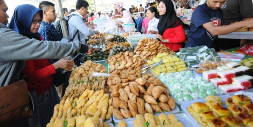 Takjil: Sejarah dan Tradisi Berbuka Puasa yang Mengakar di Indonesia