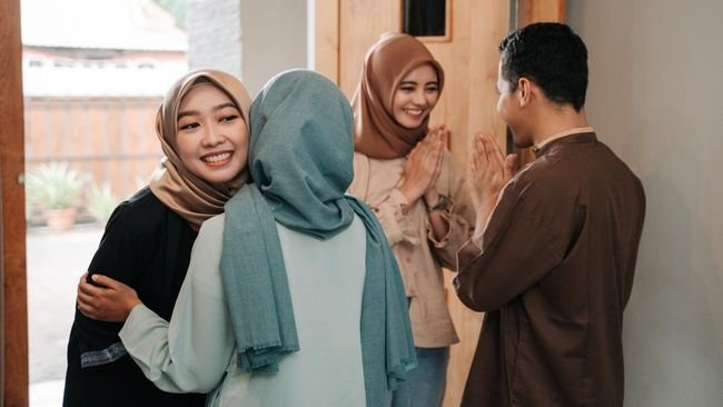 Menjaga Silaturahmi: Lebih dari Rezeki, Simak Manfaatnya