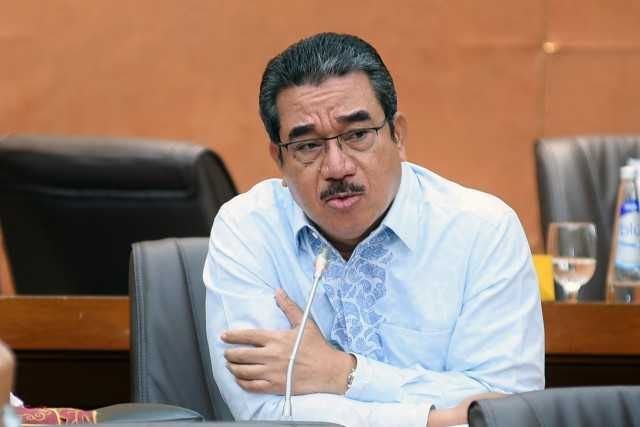 Hendrik Lewerissa Prioritaskan Perbaikan Sekolah di Wilayah 3T Maluku