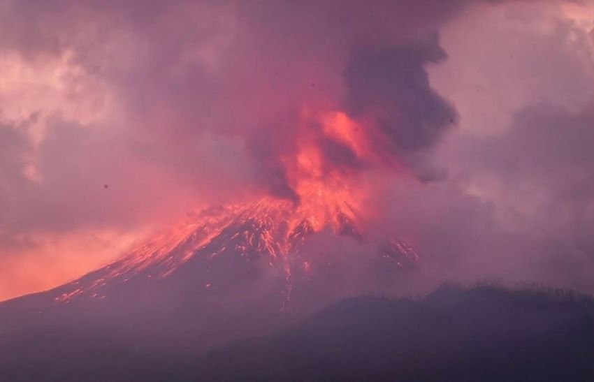 Gunung Lewotobi Laki-laki Kembali Memuntahkan Banjir Lahar dan Letusan, Warga Diminta Waspada