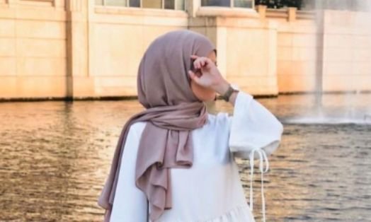 Ingin Tampil Berbeda? 6 Warna Hijab yang Cocok untuk Semua Outfit