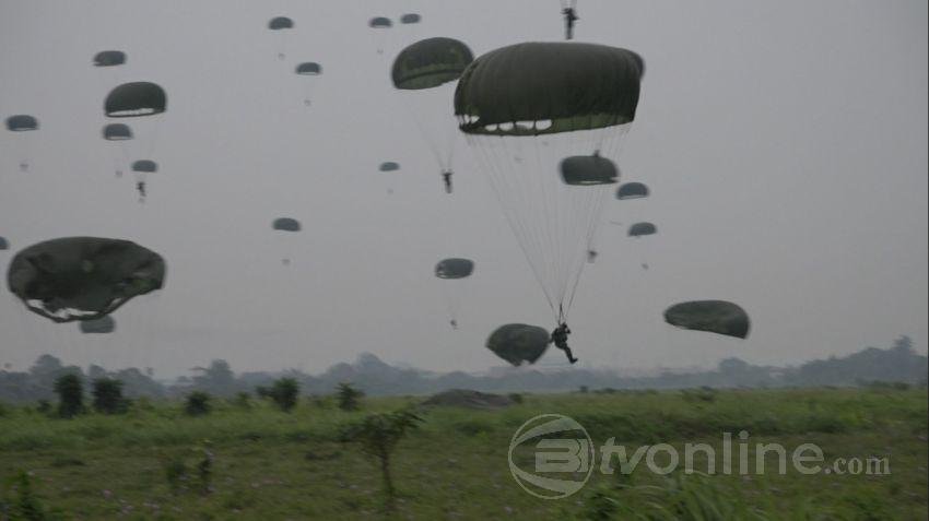 Tingkatkan Kesiapan Operasional, Ratusan Prajurit Wingko III Kopasgat Latihan Terjun Penyegaran