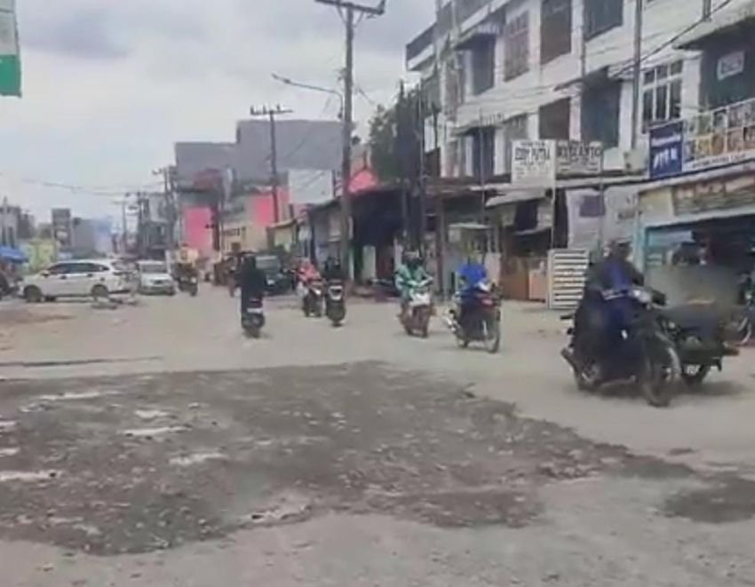 Perbaikan Jalan Sunggal Tak Kunjung Terealisasi, Pedagang Keluhkan Dampak Kerusakan