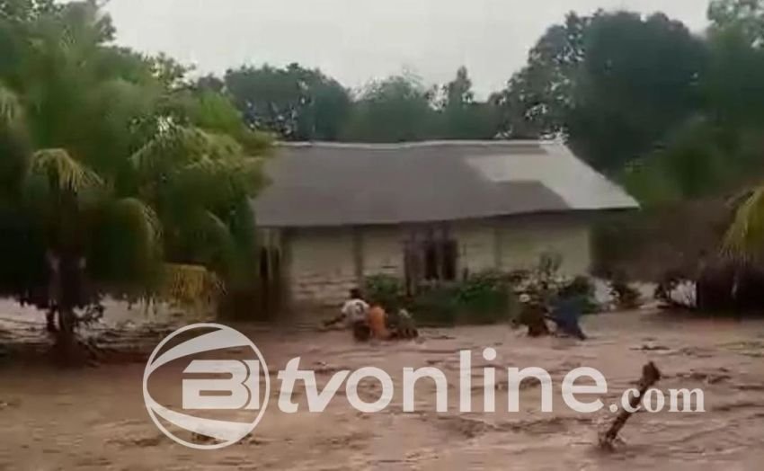 Warga Kupang Tewas Terseret Banjir Luapan Kali Siumate