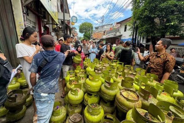 Wapres Gibran Cek Lokasi Pangkalan LPG 3 Kg di Jakarta Selatan, Ingatkan Tertibkan Distribusi