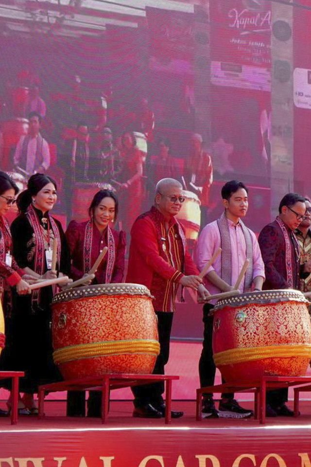 Zita Anjani Hadiri Festival Cap Go Meh 2025 di Singkawang dan Kagumi Batu Belimbing yang Unik