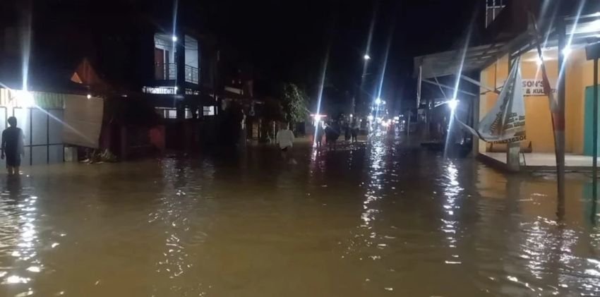 Hujan Deras Sebabkan Banjir Melanda 5 Kelurahan di Taliwang Sumbawa Barat