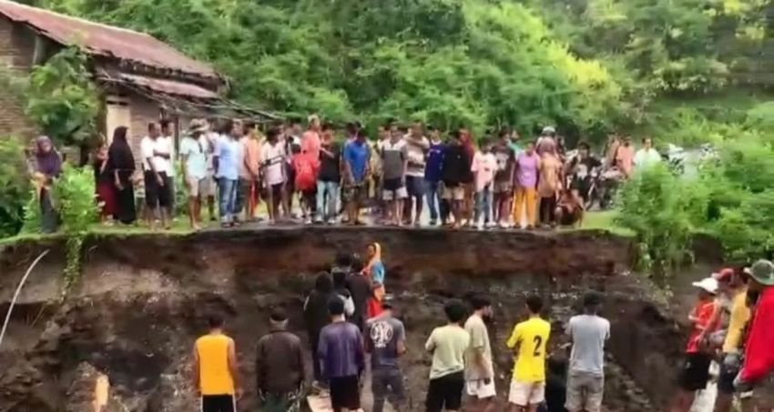 Banjir Bandang dan Longsor Putuskan Akses Jalan di Kecamatan Ambalawi, Bima