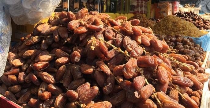 Pedagang Kurma hingga Peci di Pasar Jatinegara Banjir Cuan Jelang Ramadan 2025