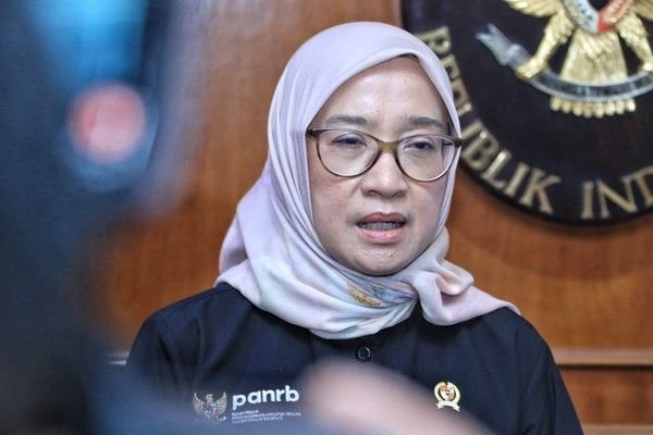 Menpan-RB Rini Widyantini Klarifikasi Isu Penghapusan Gaji Ke-13 dan Ke-14 ASN 2025