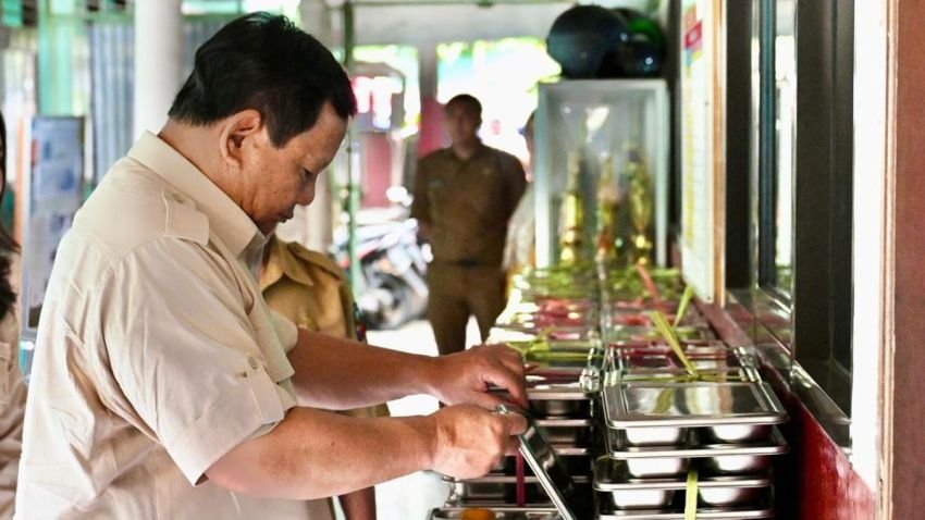 Presiden Prabowo Subianto Tinjau Program Makan Bergizi Gratis di Kota Bogor, Pastikan Kesehatan Anak Indonesia Terjamin