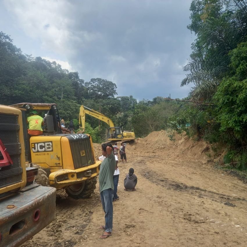 Dari Lokasi Gempa di Pahe Julu, 50 Meter Jalan Nasional Tertimbun