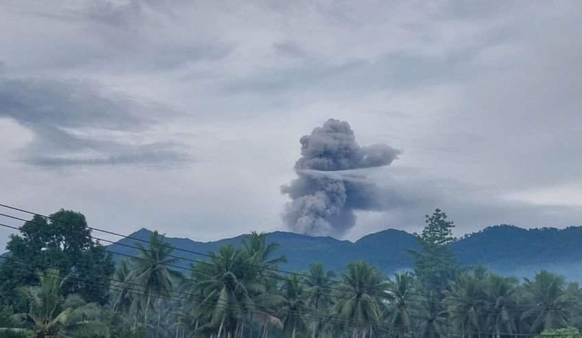 Gunung Dukono Meletus Lagi, Kolom Abu Teramati Capai 1.100 Meter