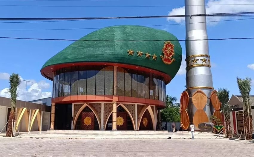 Viral di Media Sosial, Masjid Ar-Rohman Pangandaran Dikenal dengan Kubah Baret Bintang Empat yang Unik