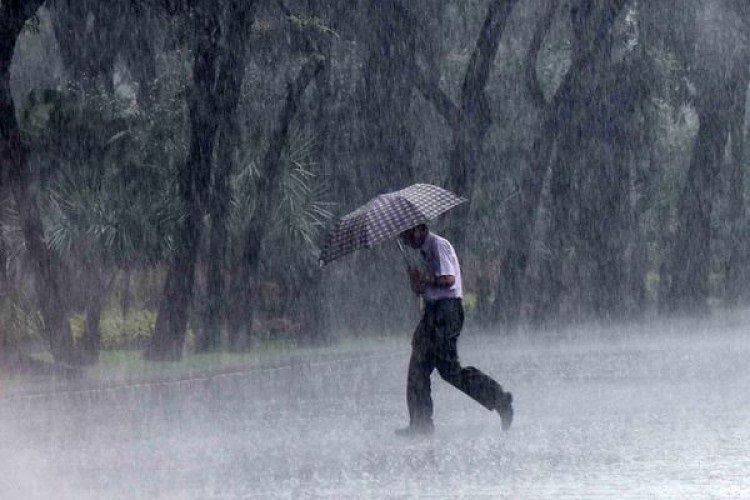 Prakiraan Cuaca Jakarta dan Kepulauan Seribu Hari Ini, Selasa 4 Maret 2025: Waspada Hujan Deras dan Potensi Banjir