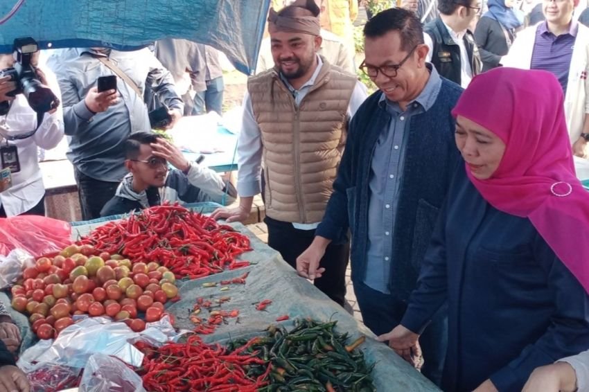 Gubernur Khofifah Tinjau Pasar Among Tani Kota Batu, Temukan Harga Cabai Melonjak