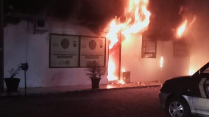 Polsek Medan Helvetia Terbakar Saat Sahur