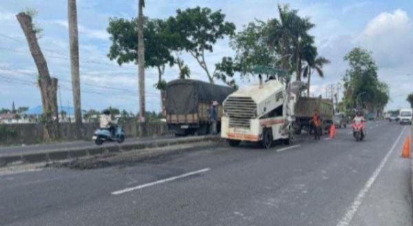 Perbaikan Jalan Lintas Sumatera Jelang Mudik Lebaran di Tanjung Morawa, Deli Serdang