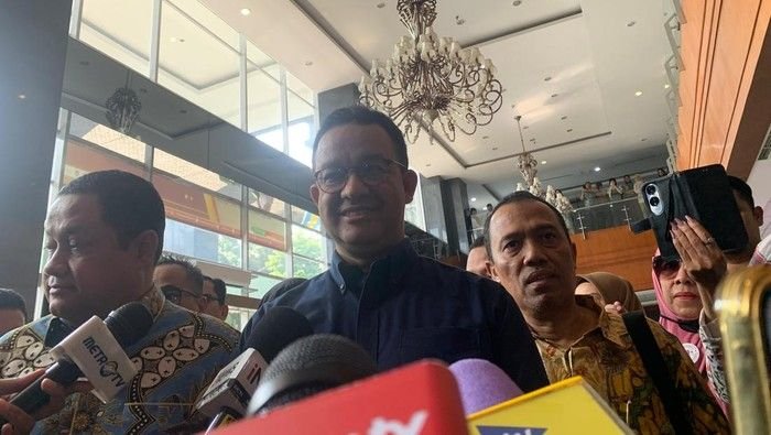 Anies Baswedan Tiba di Pengadilan Tipikor Jakarta, Berikan Dukungan untuk Tom Lembong