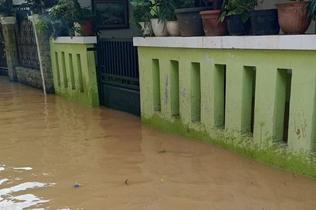 57 RT di Jakarta Masih Terendam Banjir Akibat Luapan Kali Ciliwung, Ketinggian Air Capai 3 Meter