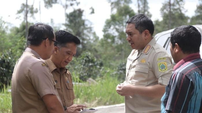 Bupati Pakpak Bharat, Franc Tumanggor, Tinjau Jalan Penghubung Pakpak Bharat-Samosir
