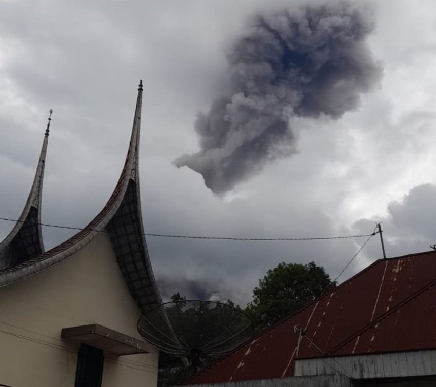 Gunung Marapi Meletus, Kolom Abu Membumbung Setinggi 1,2 Kilometer