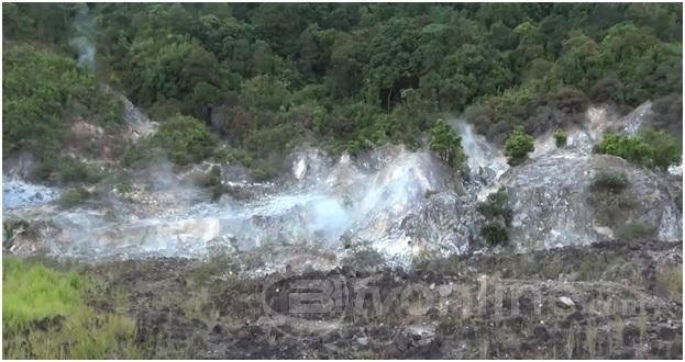 Kawah Belerang, Pemandangan Eksotis di Kaki Gunung Sibual-buali