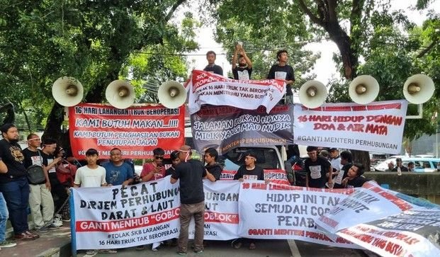 Sopir Truk Demo di Kemenhub, Protes Larangan Operasional 16 Hari Selama Mudik Lebaran 2025