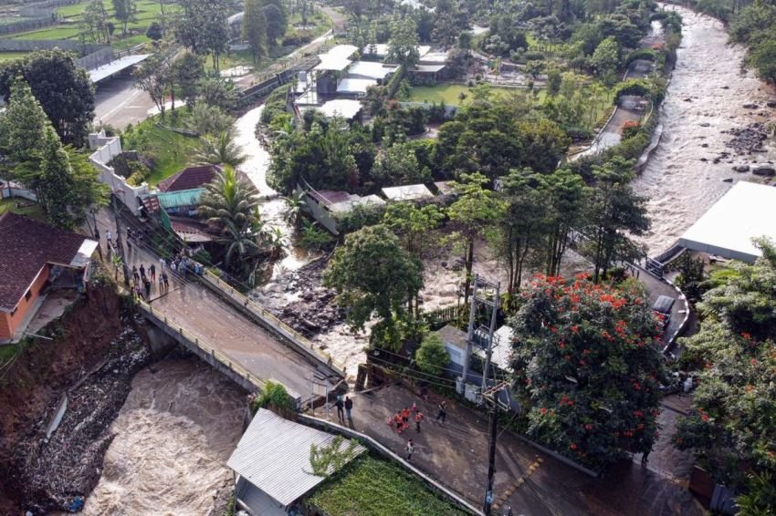 Longsor di Desa Tugu Selatan Bogor, Seorang Anak Terluka