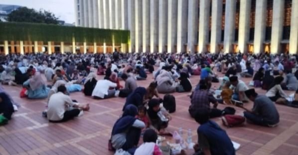 Masjid Istiqlal Sediakan Ribuan Paket Takjil Setiap Hari untuk Warga Selama Ramadan