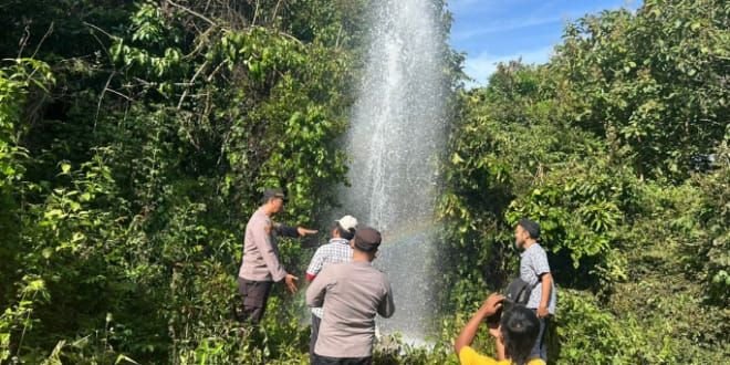 Semburan Air Bercampur Gas Gegerkan Warga Desa Prancak, Sumenep