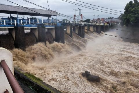 Hujan Deras Picu Luapan Sungai Ciliwung, Status Siaga 1 di Bendung Katulampa