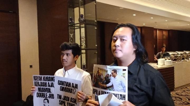 Rapat Revisi UU TNI di Hotel Diprotes Masyarakat Sipil, Rocky Gerung Ikut Curiga Ada Draft Misterius?