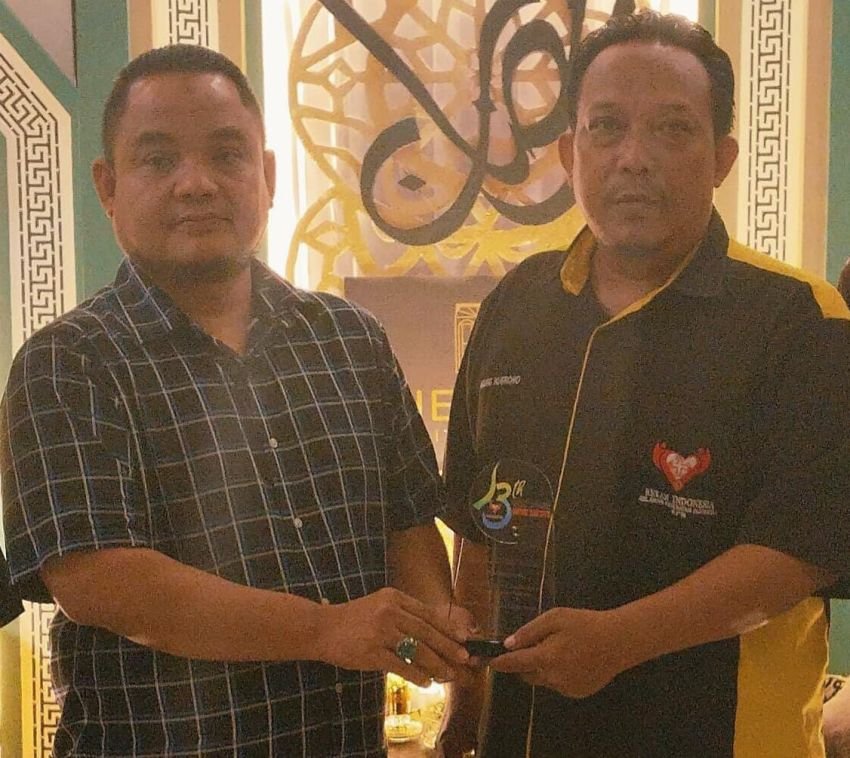 M. Ichwan Ridwan, Komisaris PT. Jaktour terima Rekan Indonesia Award
