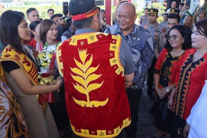 Gubernur Sumatera Utara dan Ketua TP PKK Sumut Tiba di Kepulauan Nias untuk Kunjungan Kerja